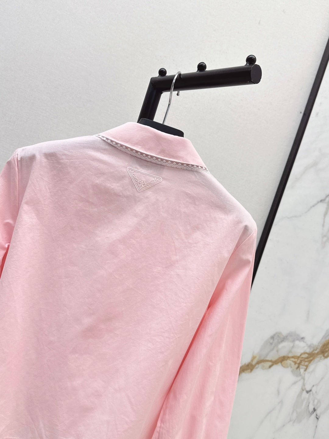 Pra* 25ss emboridered corpped shirt