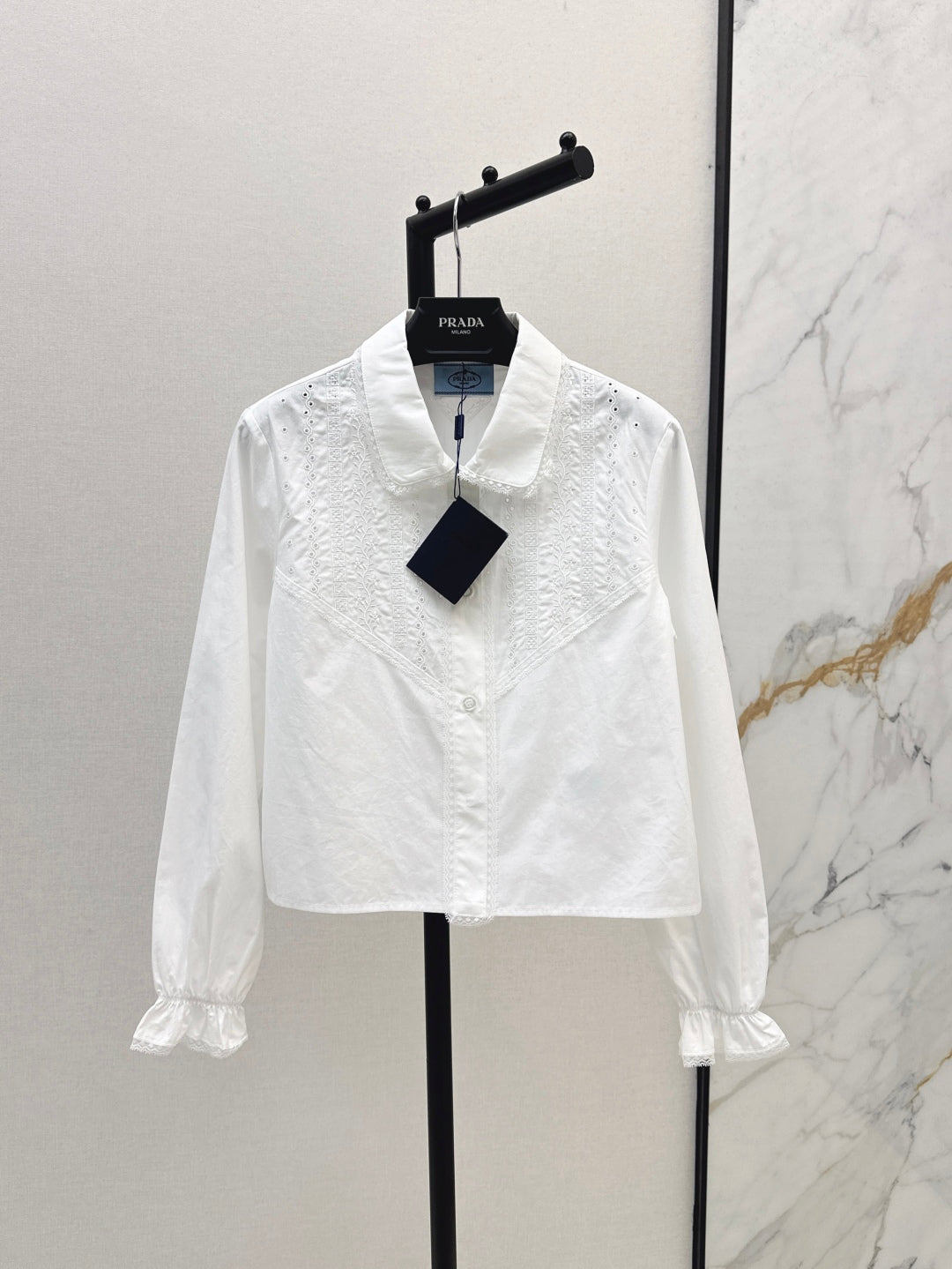 Pra* 25ss emboridered corpped shirt