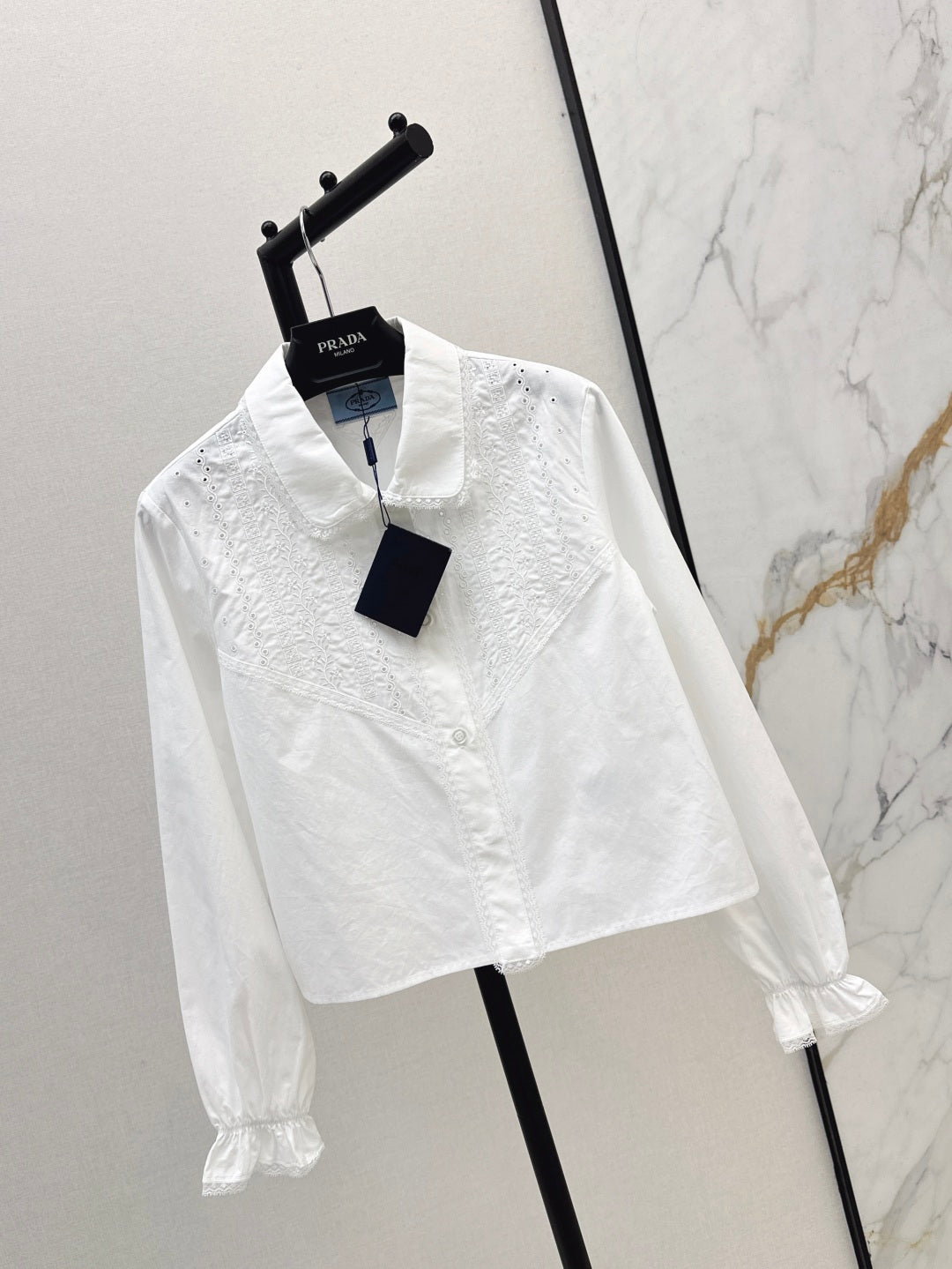 Pra* 25ss emboridered corpped shirt