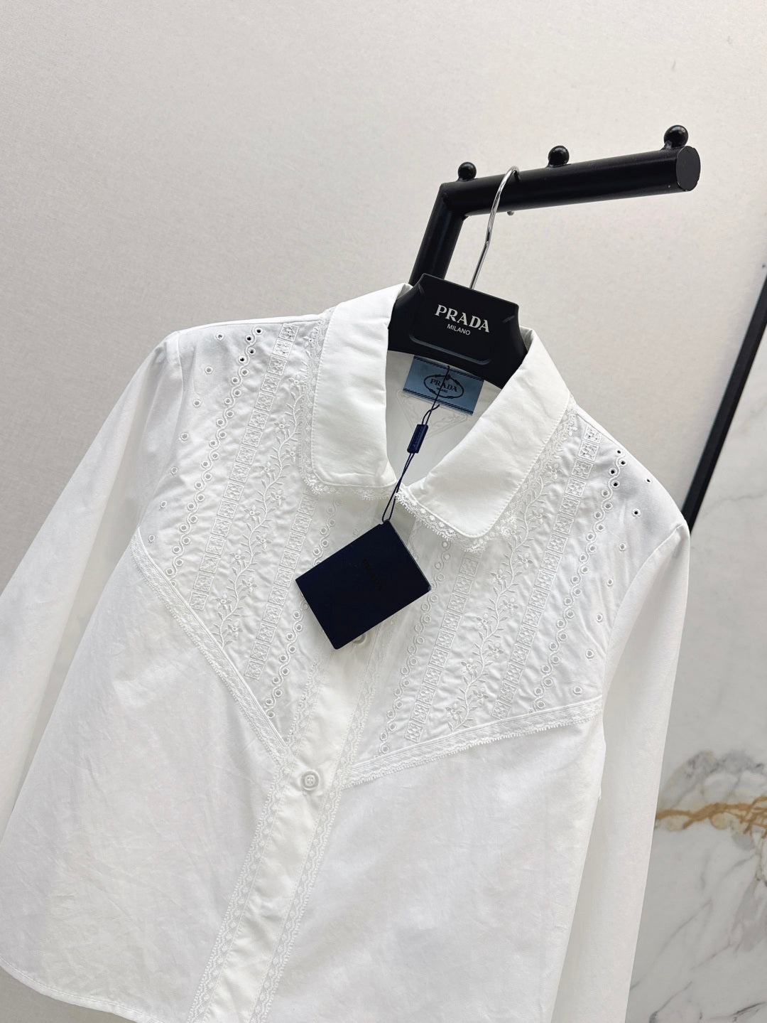 Pra* 25ss emboridered corpped shirt