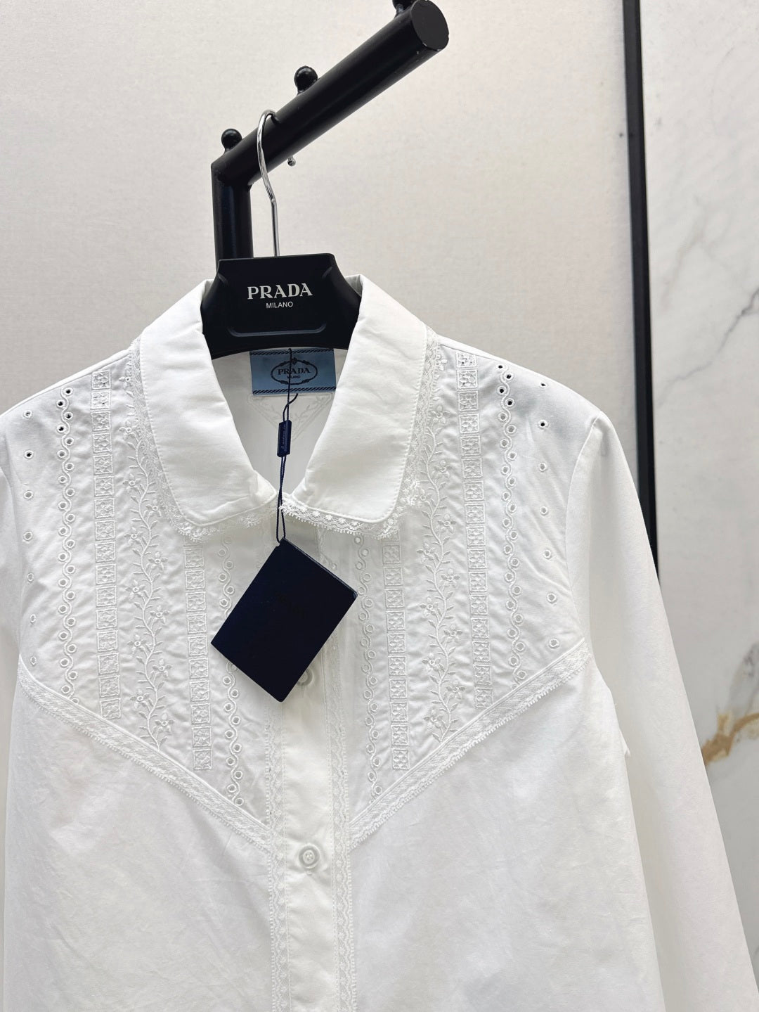 Pra* 25ss emboridered corpped shirt