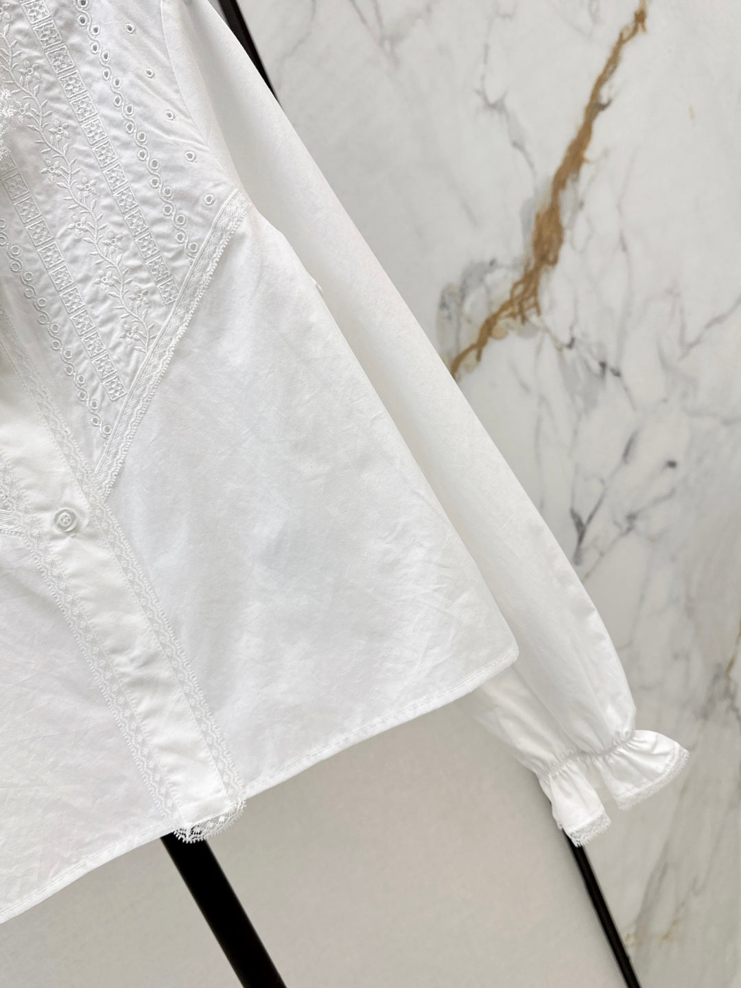 Pra* 25ss emboridered corpped shirt