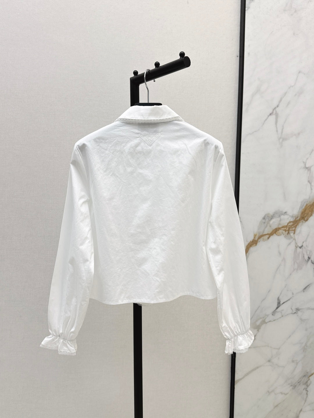 Pra* 25ss emboridered corpped shirt
