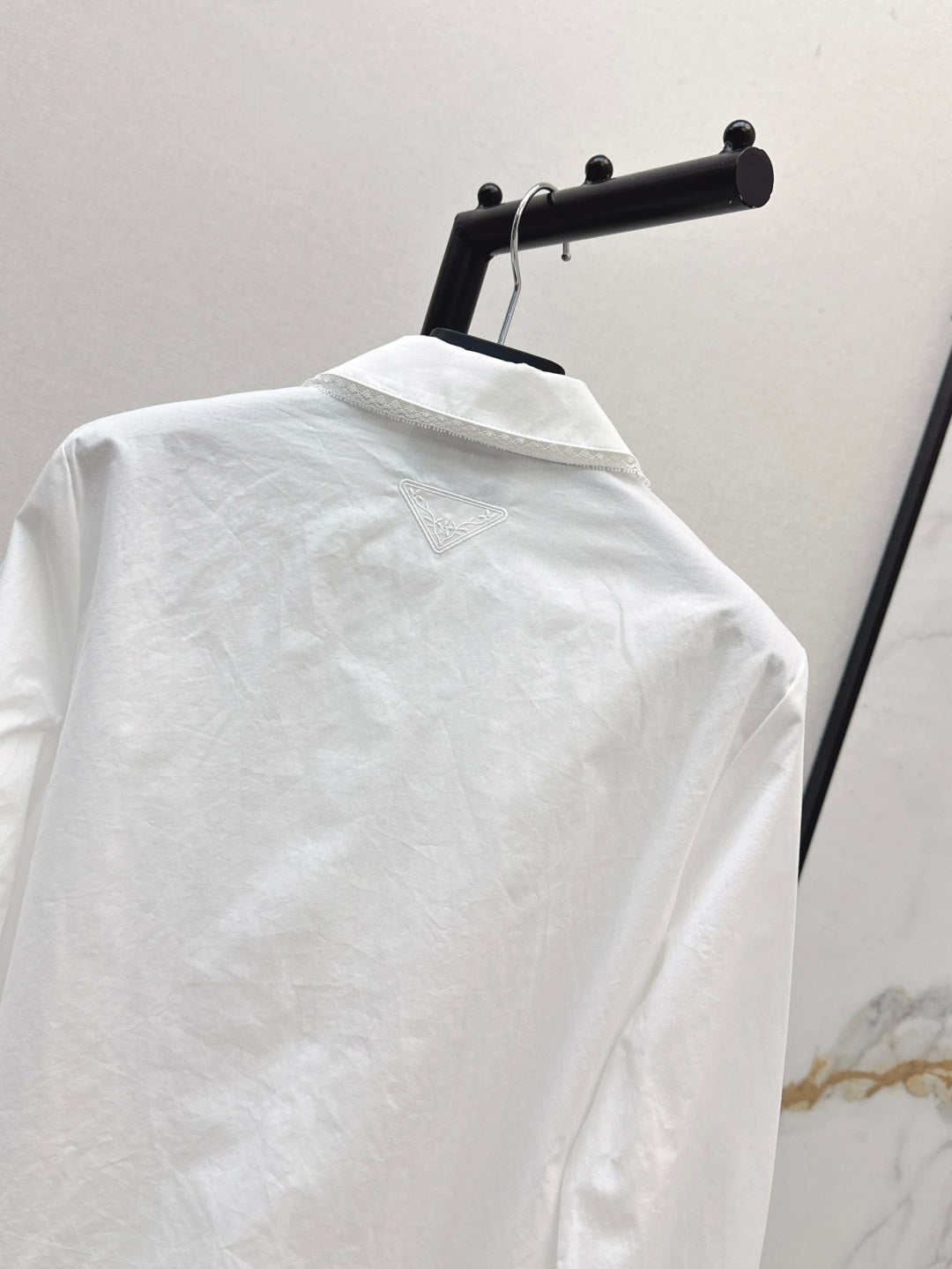 Pra* 25ss emboridered corpped shirt