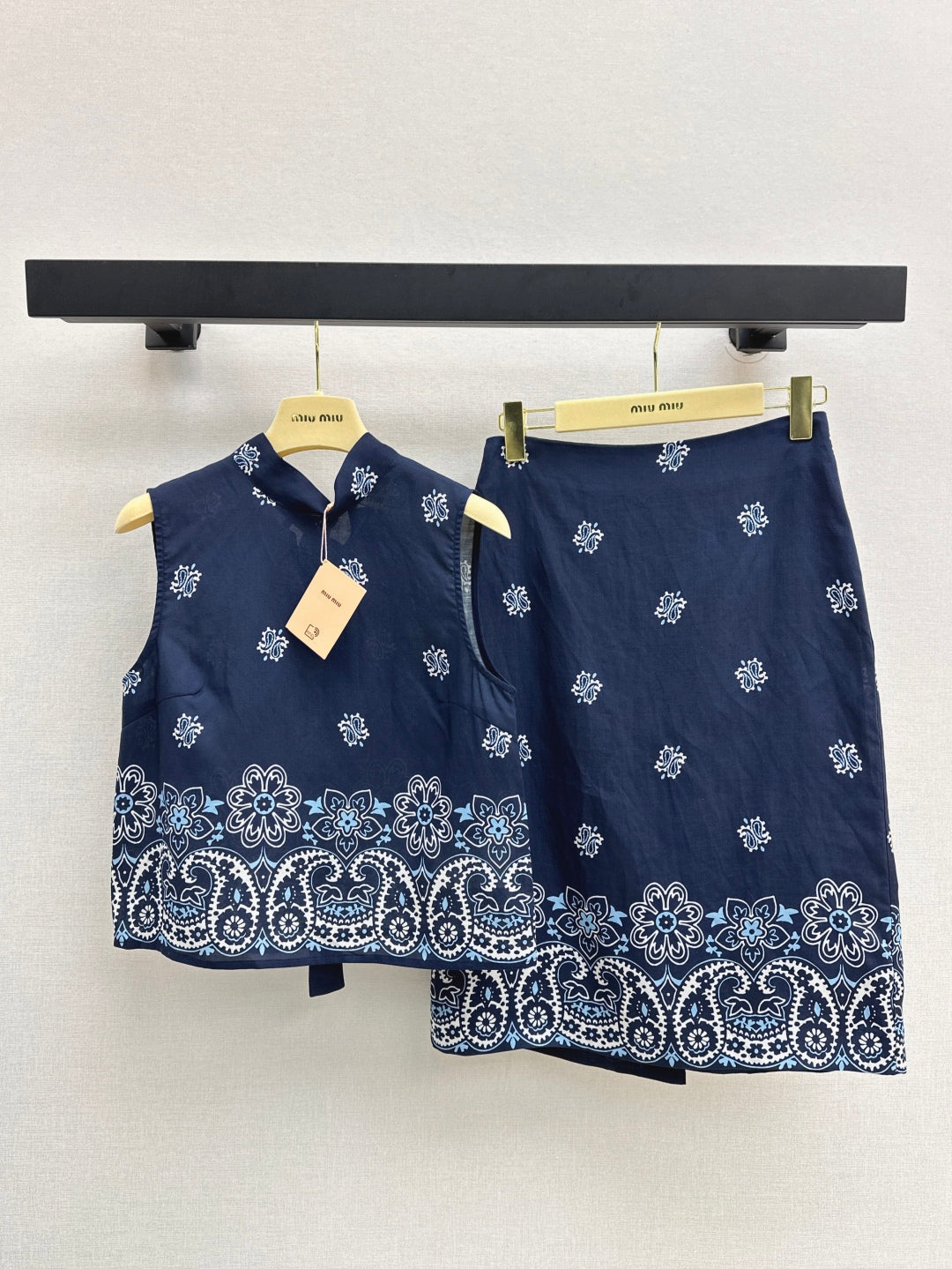 M*u 25ss printed linen vest and skirt set