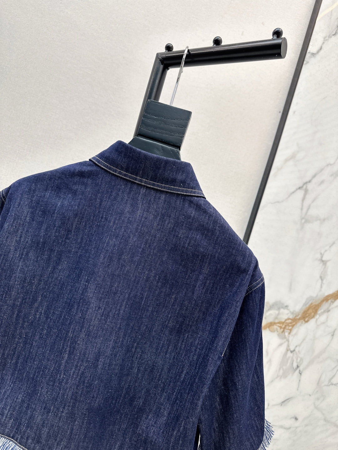 Zim* 25ss tassel trim cropped shirt