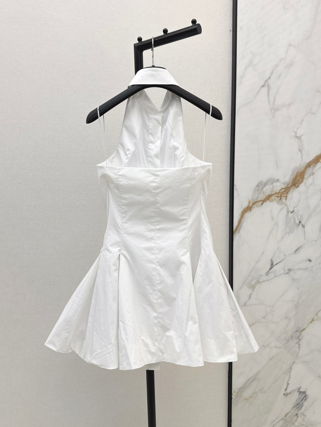 Balm* 25ss A-line backless poplin dress