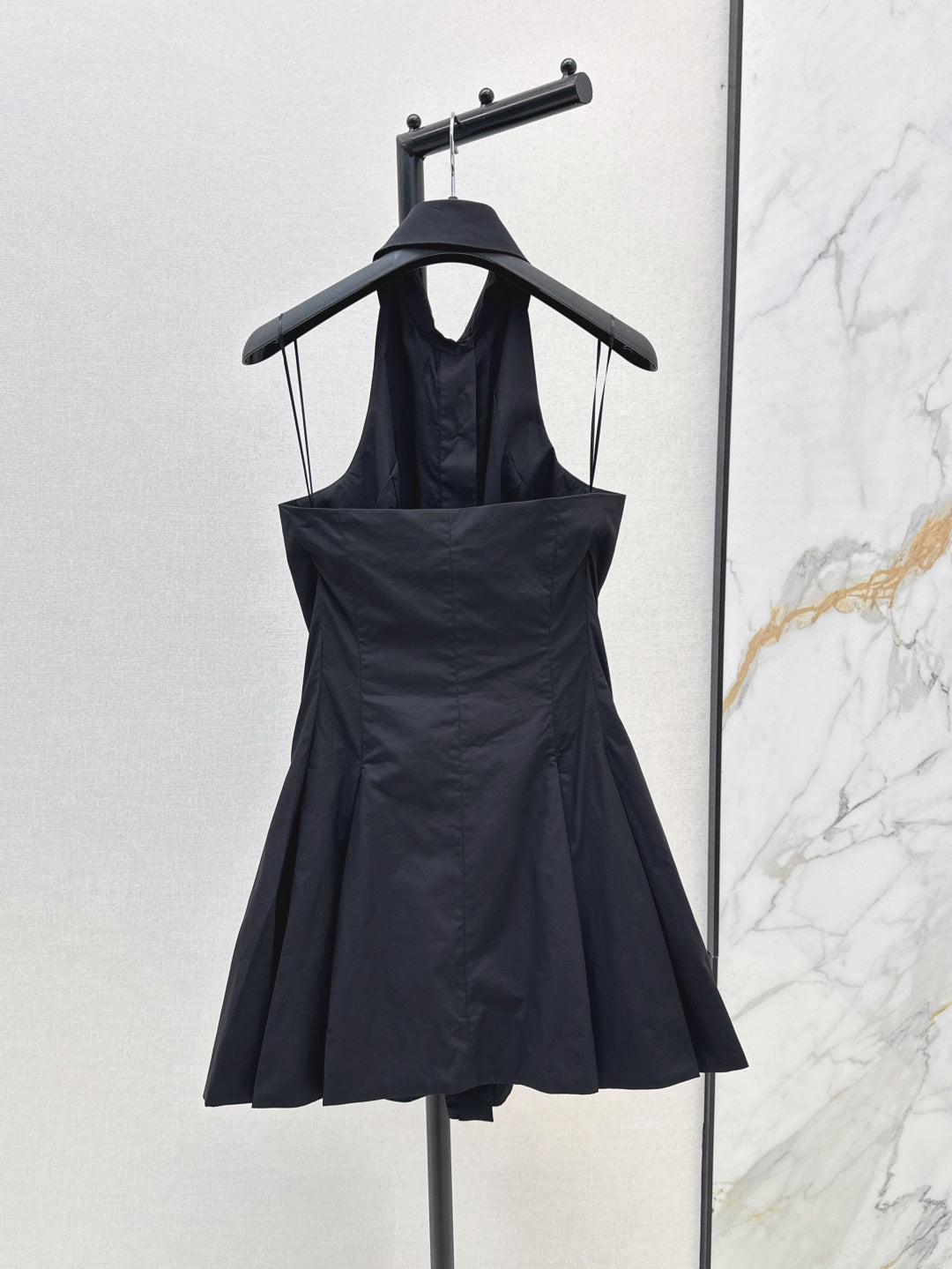 Balm* 25ss A-line backless poplin dress