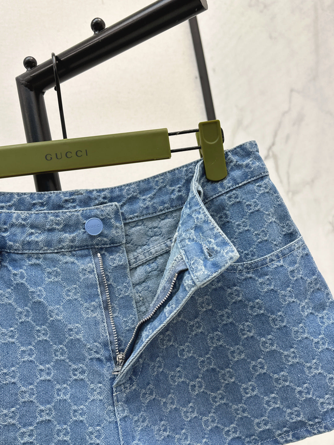 Gu* 25ss GG jacquard denim shorts