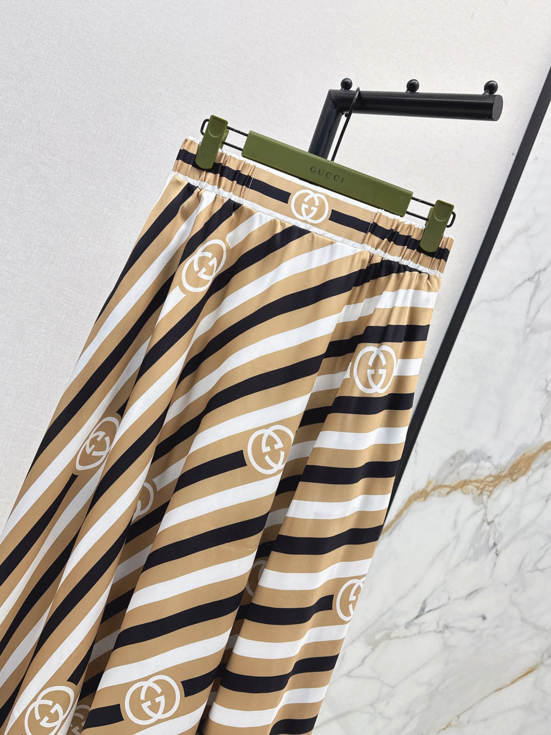 Gu* 25ss printed elastic waist skirt