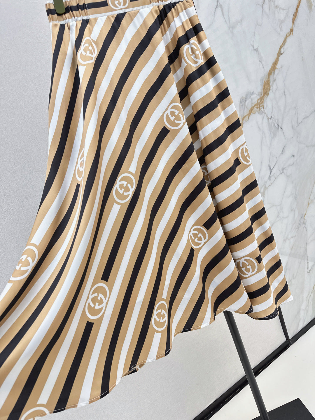 Gu* 25ss printed elastic waist skirt