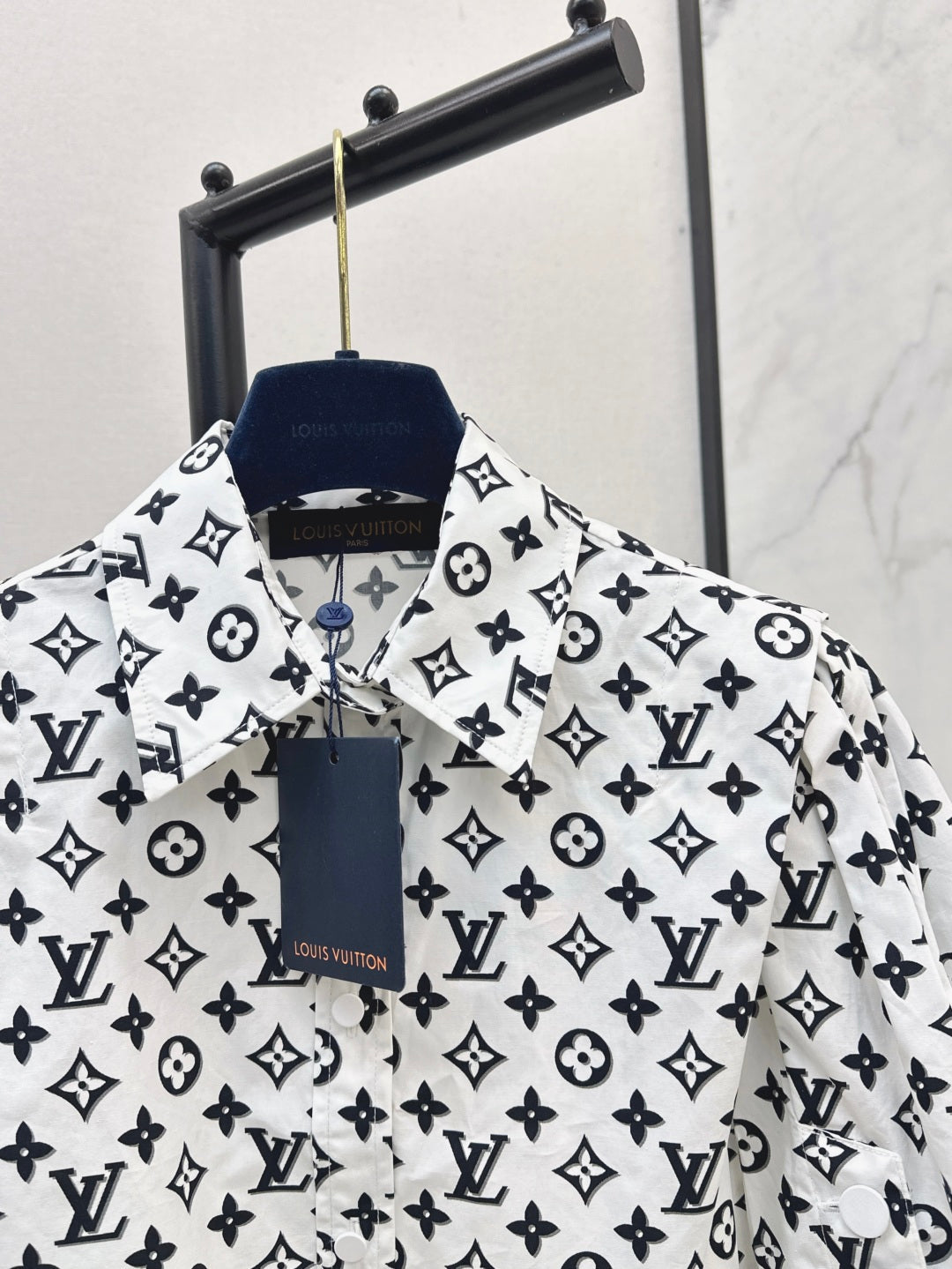 Loui* 25ss monogram cropped shirt