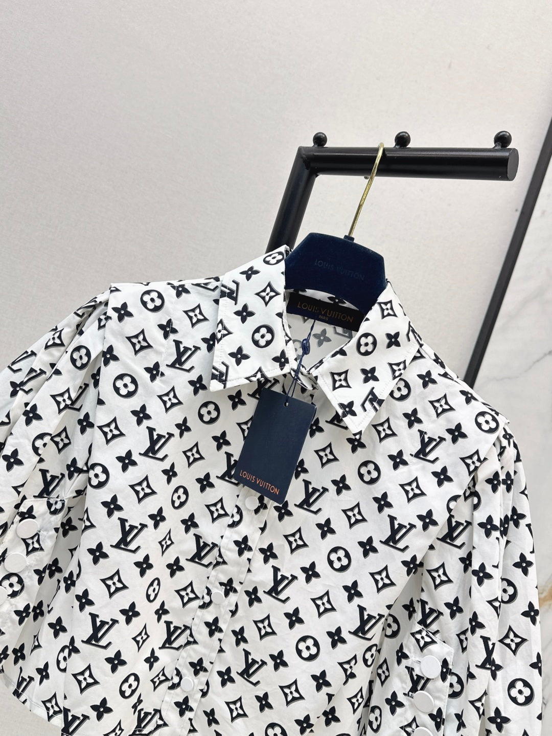 Loui* 25ss monogram cropped shirt