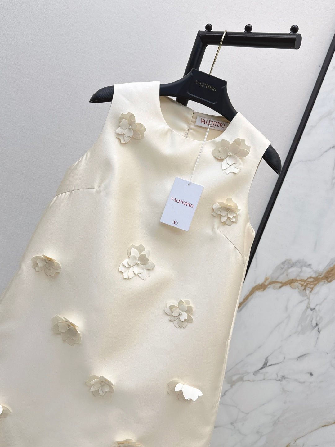 Valen* 3D flower sleeveless dress