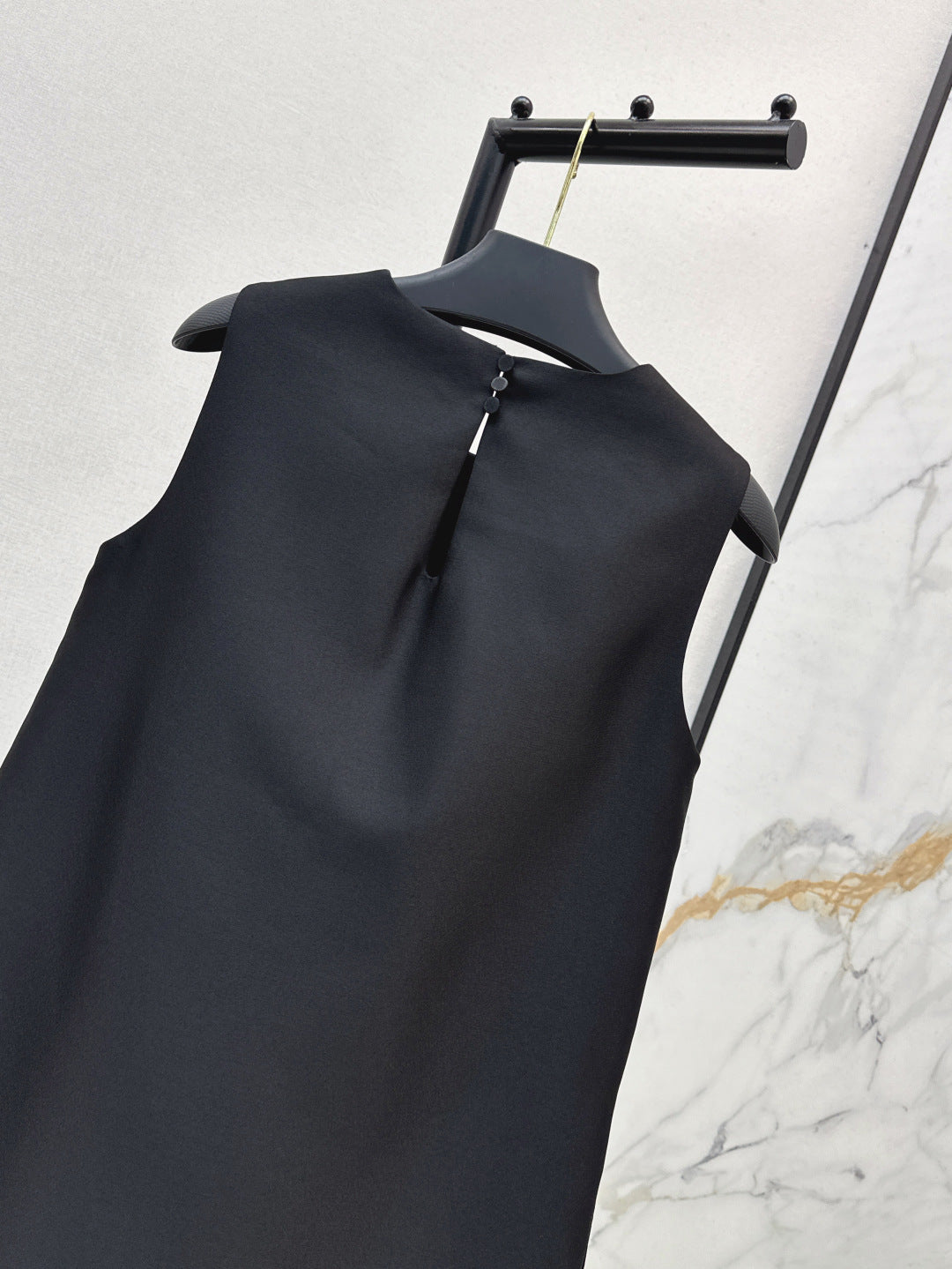 Valen* 3D flower sleeveless dress