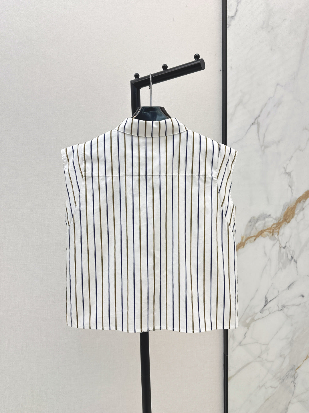 Cel* 25ss striped sleeveless shirt