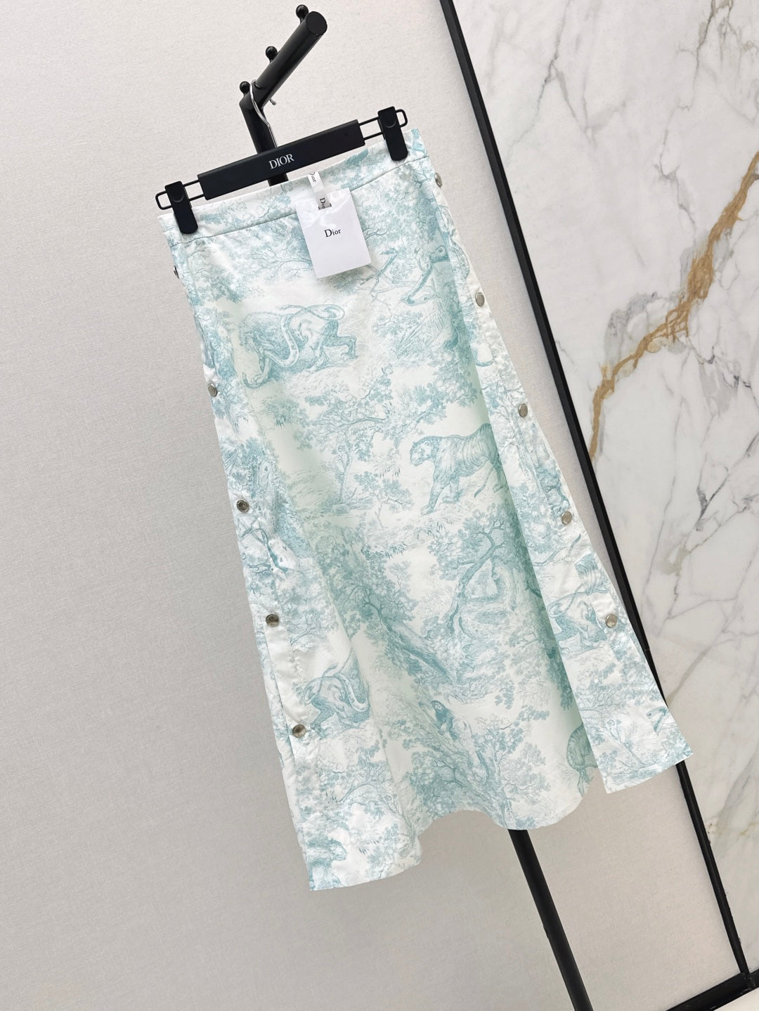 D*r 25ss mid-length flared skirt with buttons side