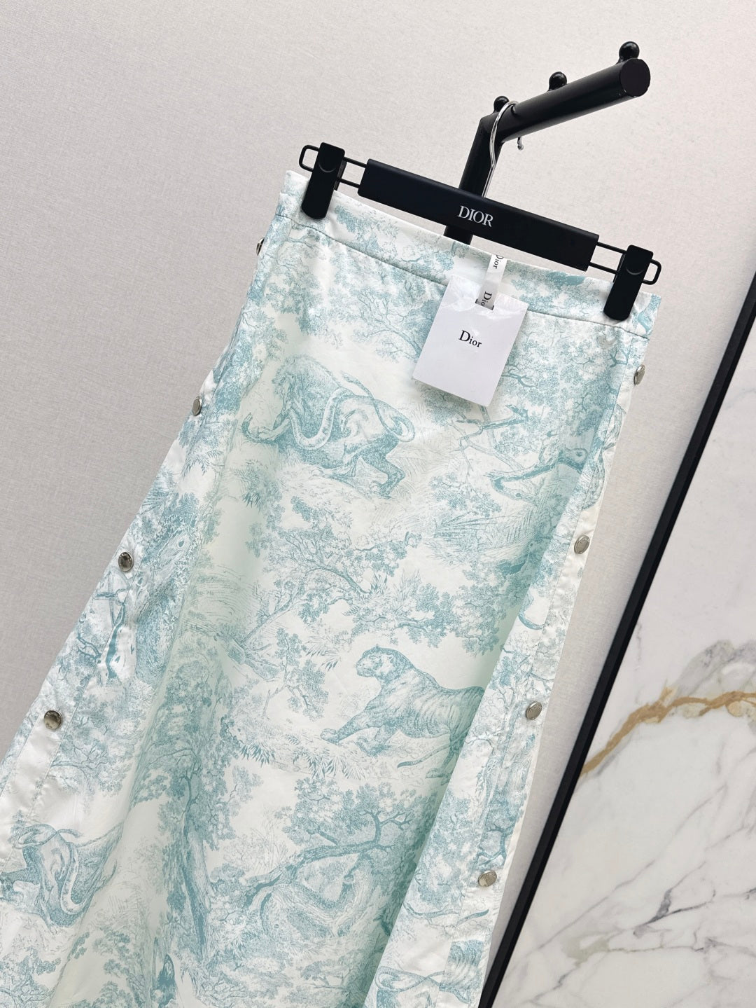 D*r 25ss mid-length flared skirt with buttons side