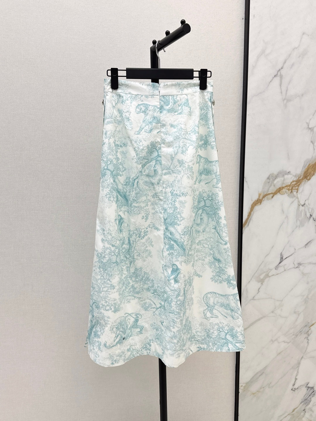 D*r 25ss mid-length flared skirt with buttons side