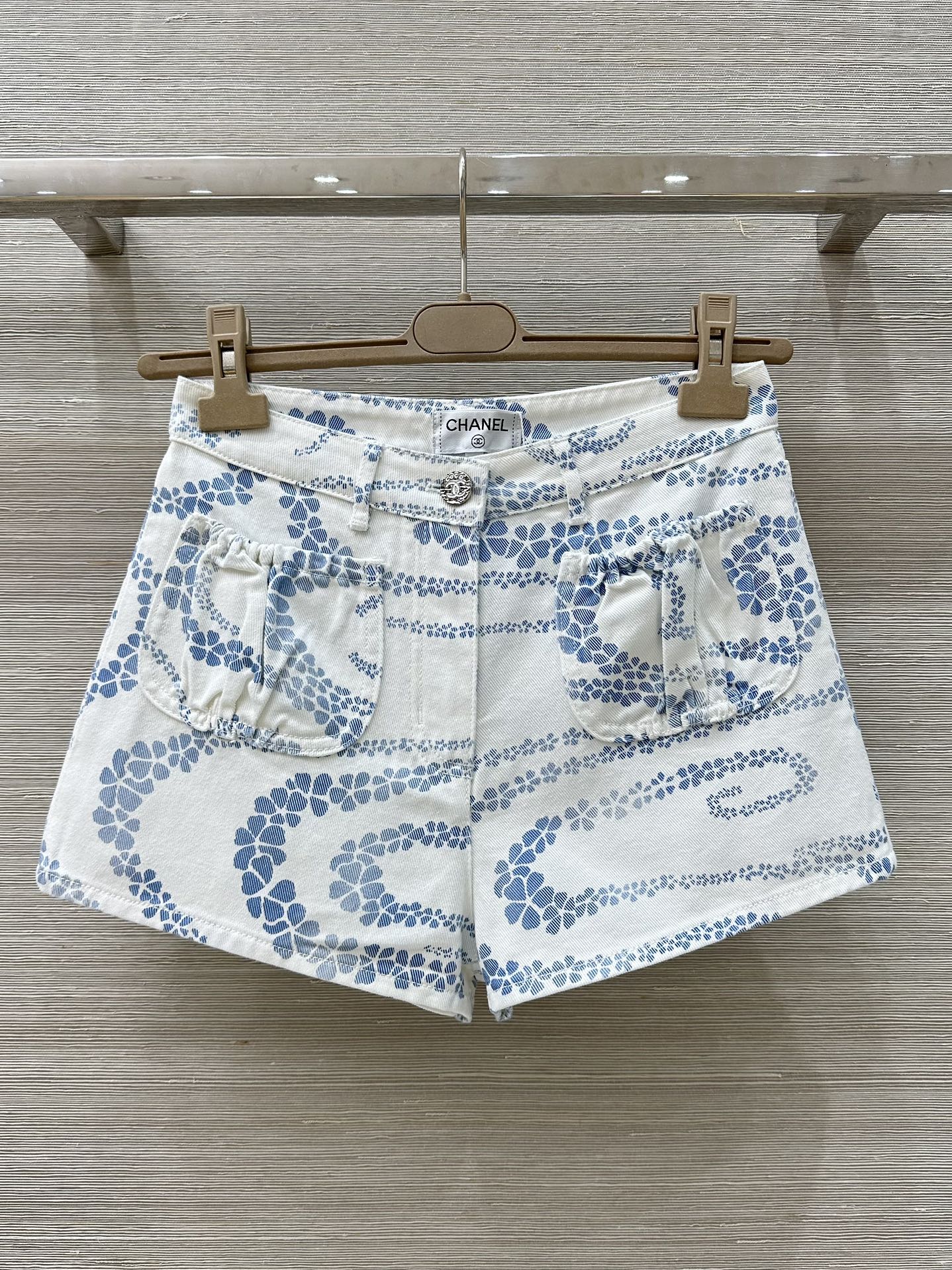 C*nel 25ss pearl chain printed denim shorts