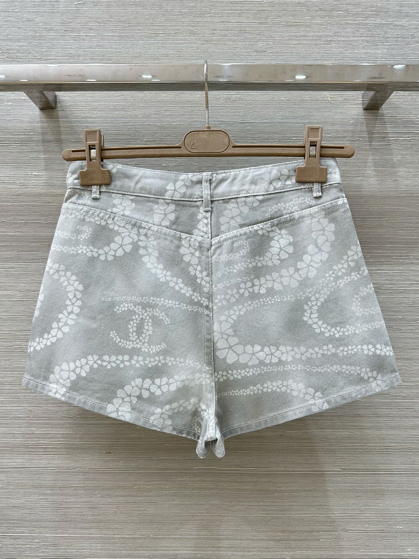 C*nel 25ss pearl chain printed denim shorts