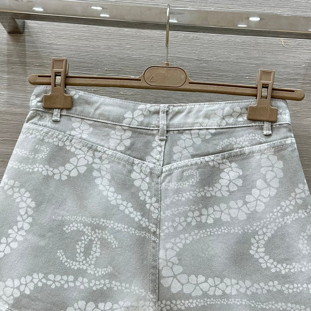 C*nel 25ss pearl chain printed denim shorts