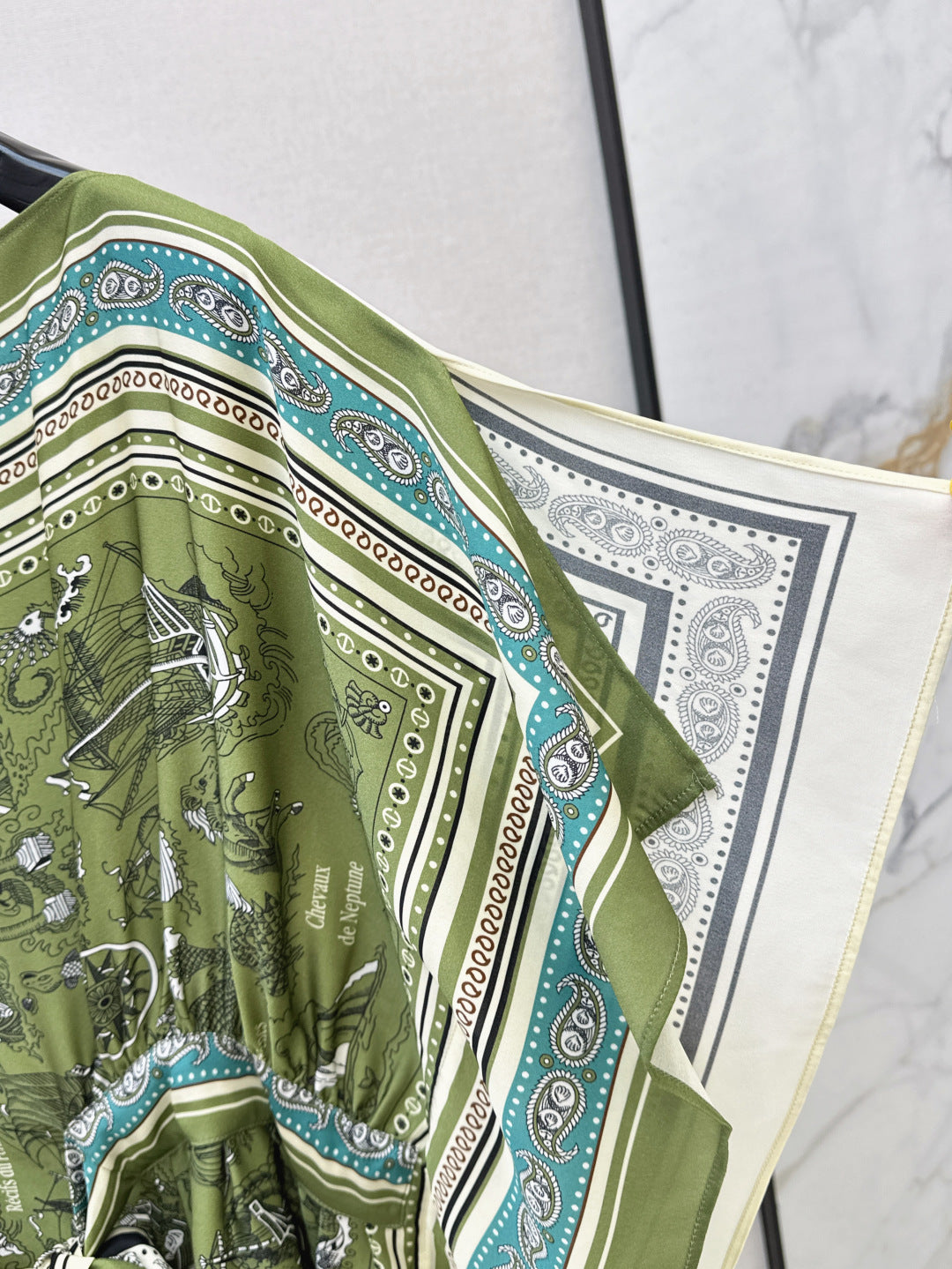 Lor*P 25ss Reversible silk cape top