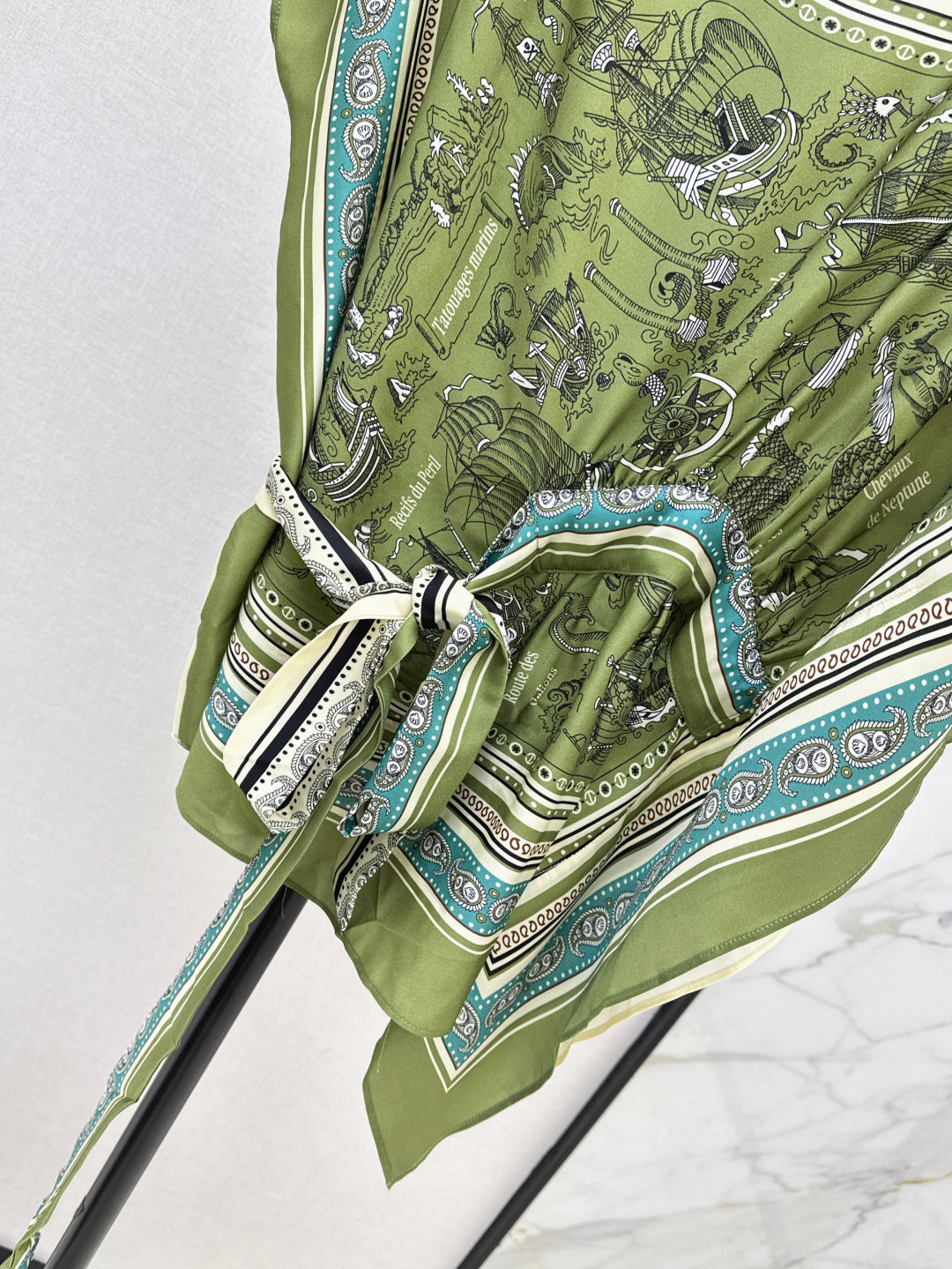 Lor*P 25ss Reversible silk cape top