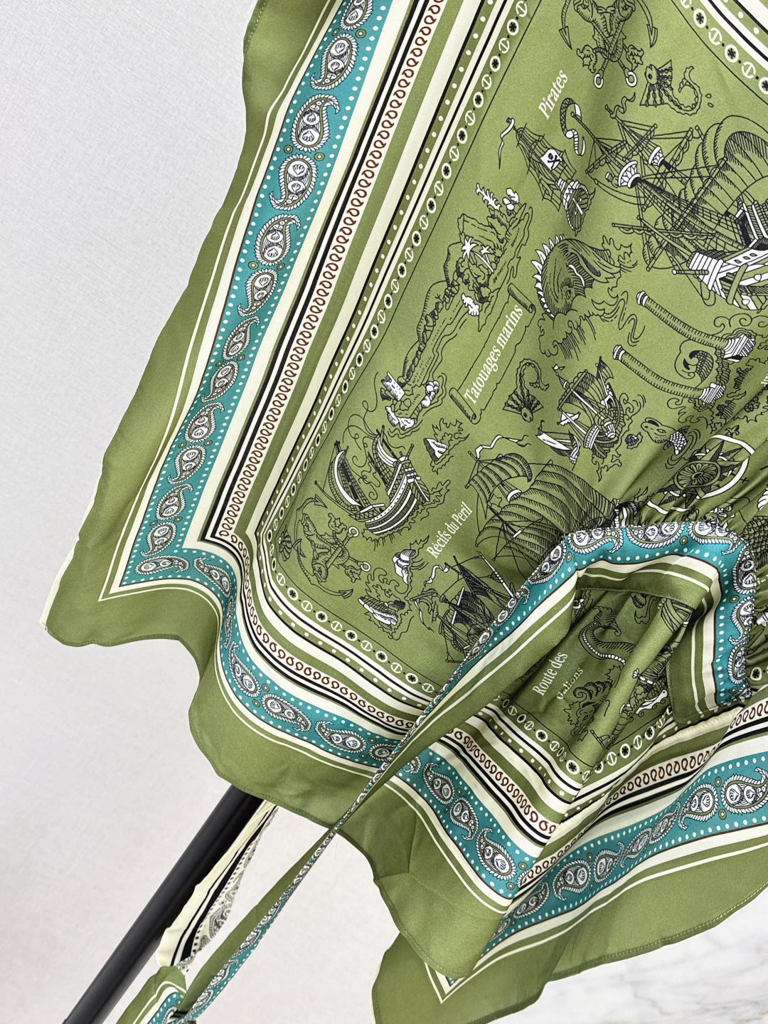 Lor*P 25ss Reversible silk cape top