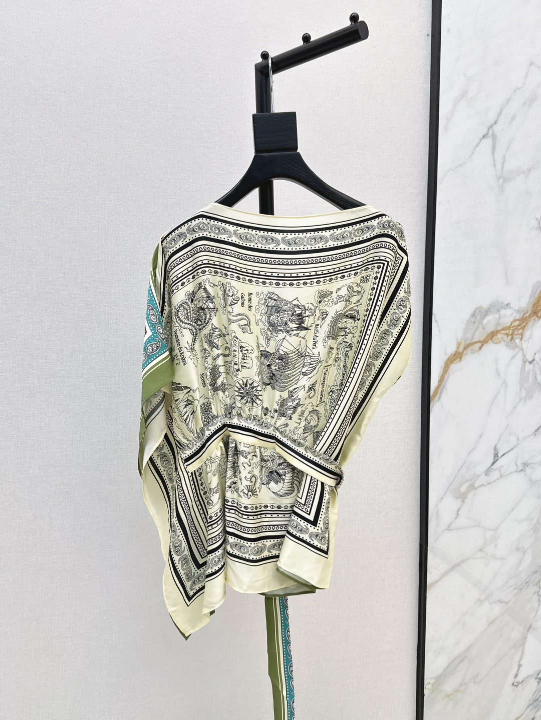 Lor*P 25ss Reversible silk cape top