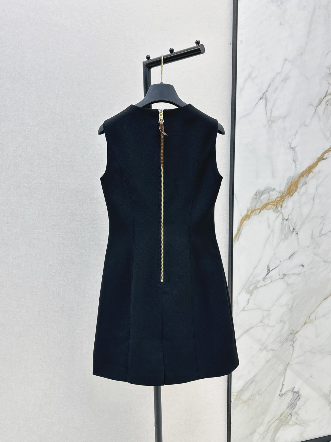 Loui* 25ss sleeveless dress with gold buttons
