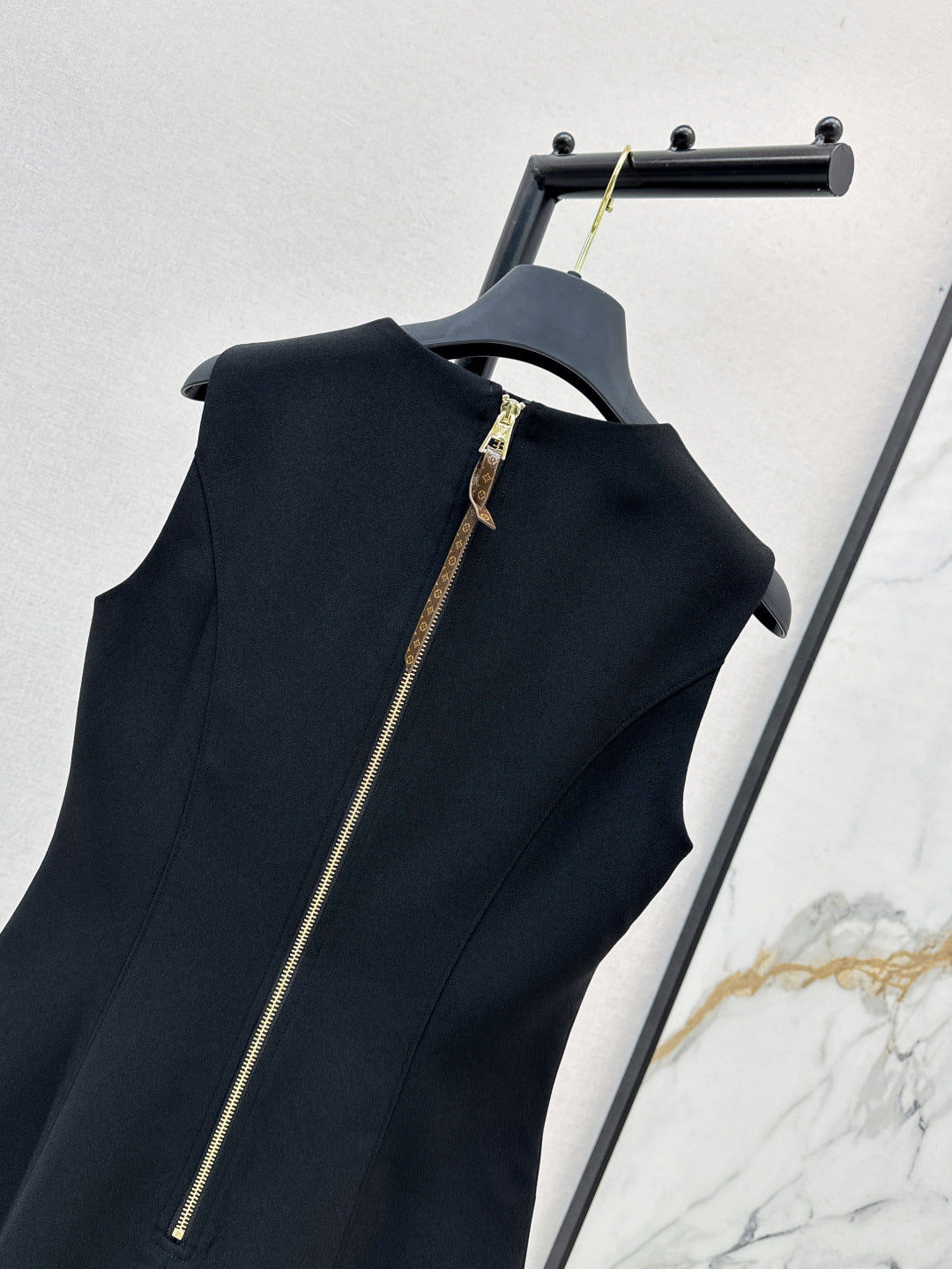 Loui* 25ss sleeveless dress with gold buttons