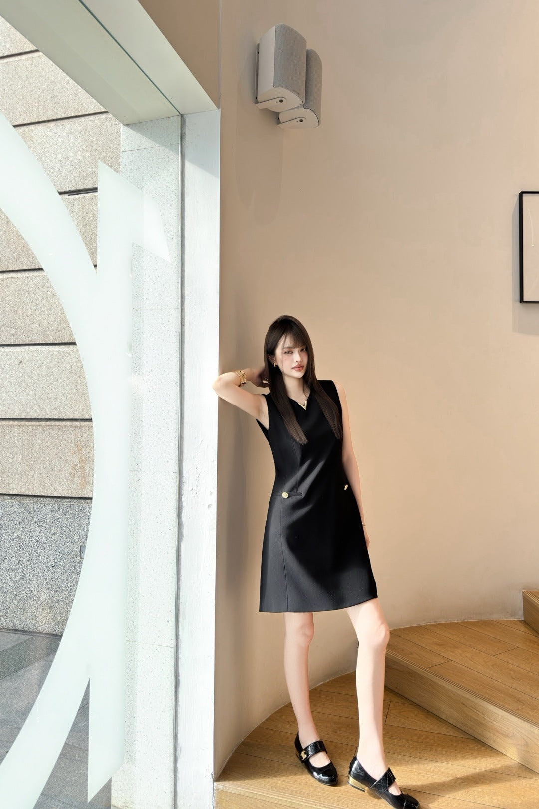 Loui* 25ss sleeveless dress with gold buttons