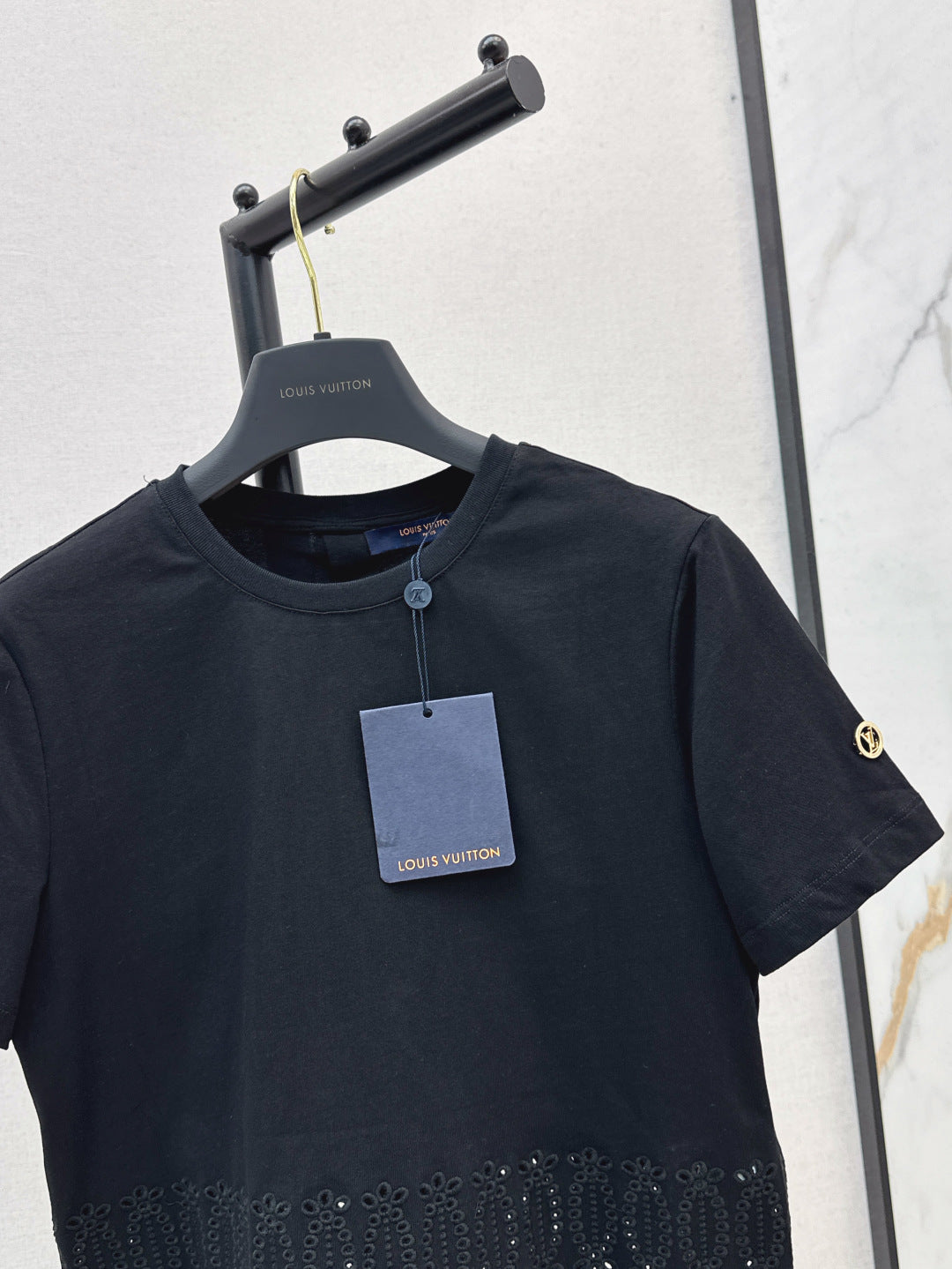 Loui* 25ss embroidered trim cropped top