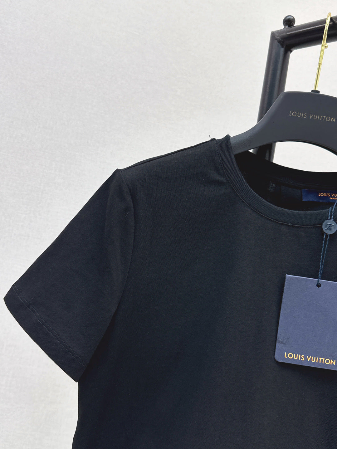 Loui* 25ss embroidered trim cropped top