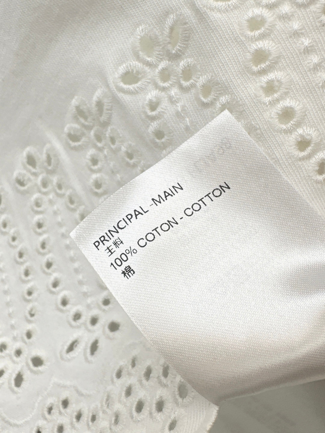 Loui* 25ss embroidered trim cropped top