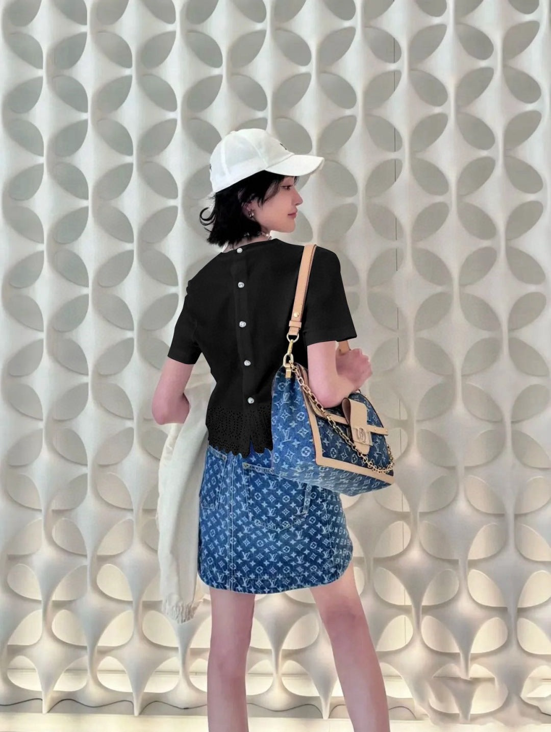 Loui* 25ss embroidered trim cropped top