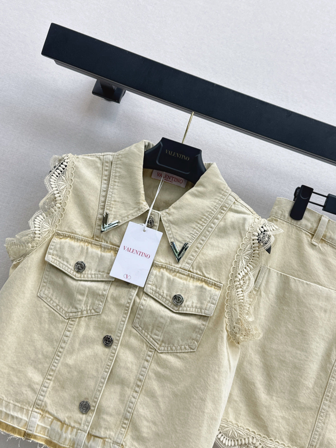 Loui* 25ss lace trim denim suit