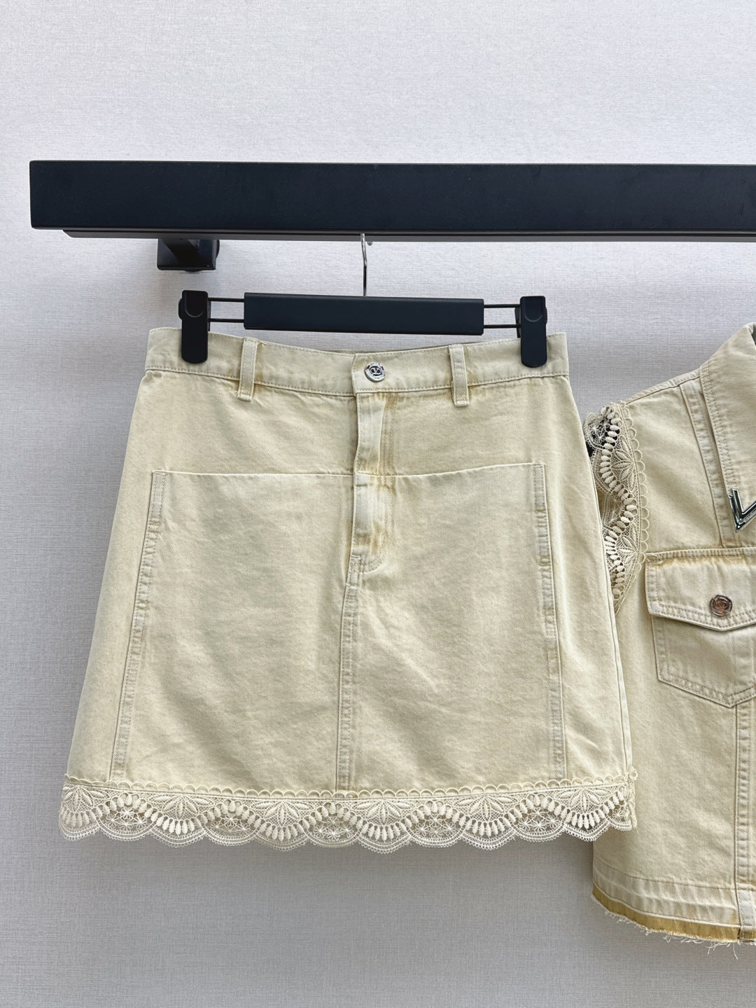 Loui* 25ss lace trim denim suit