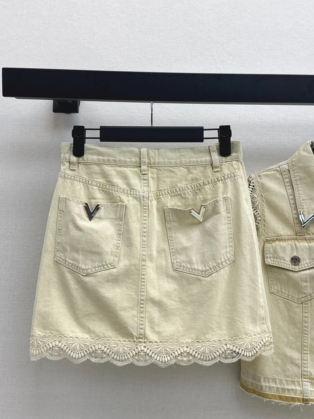 Loui* 25ss lace trim denim suit