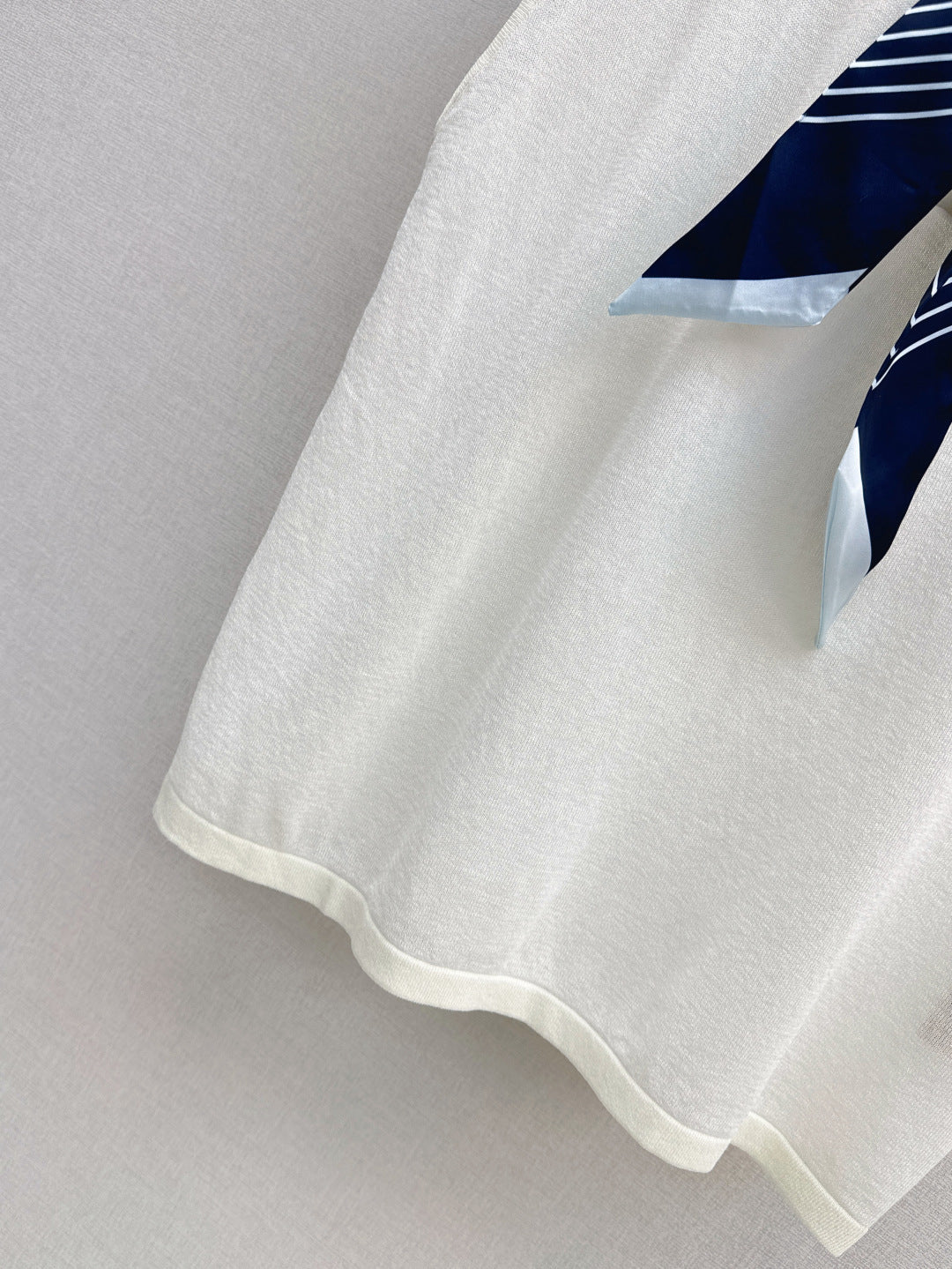 D*r 25ss scraf accent sleeveless sweater