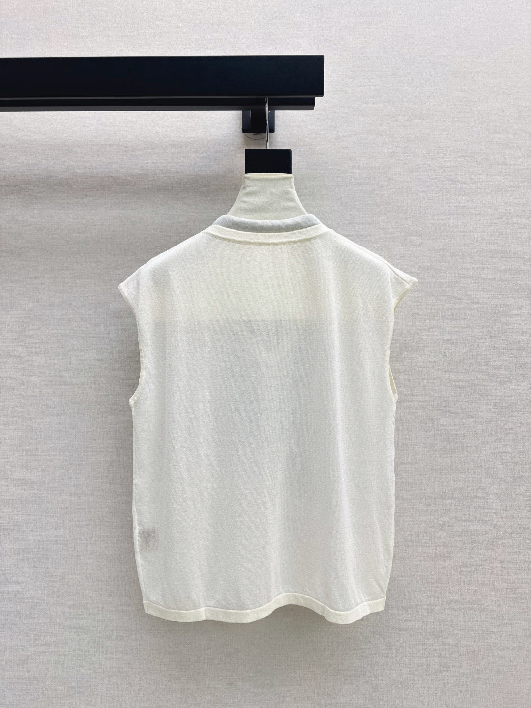 D*r 25ss scraf accent sleeveless sweater