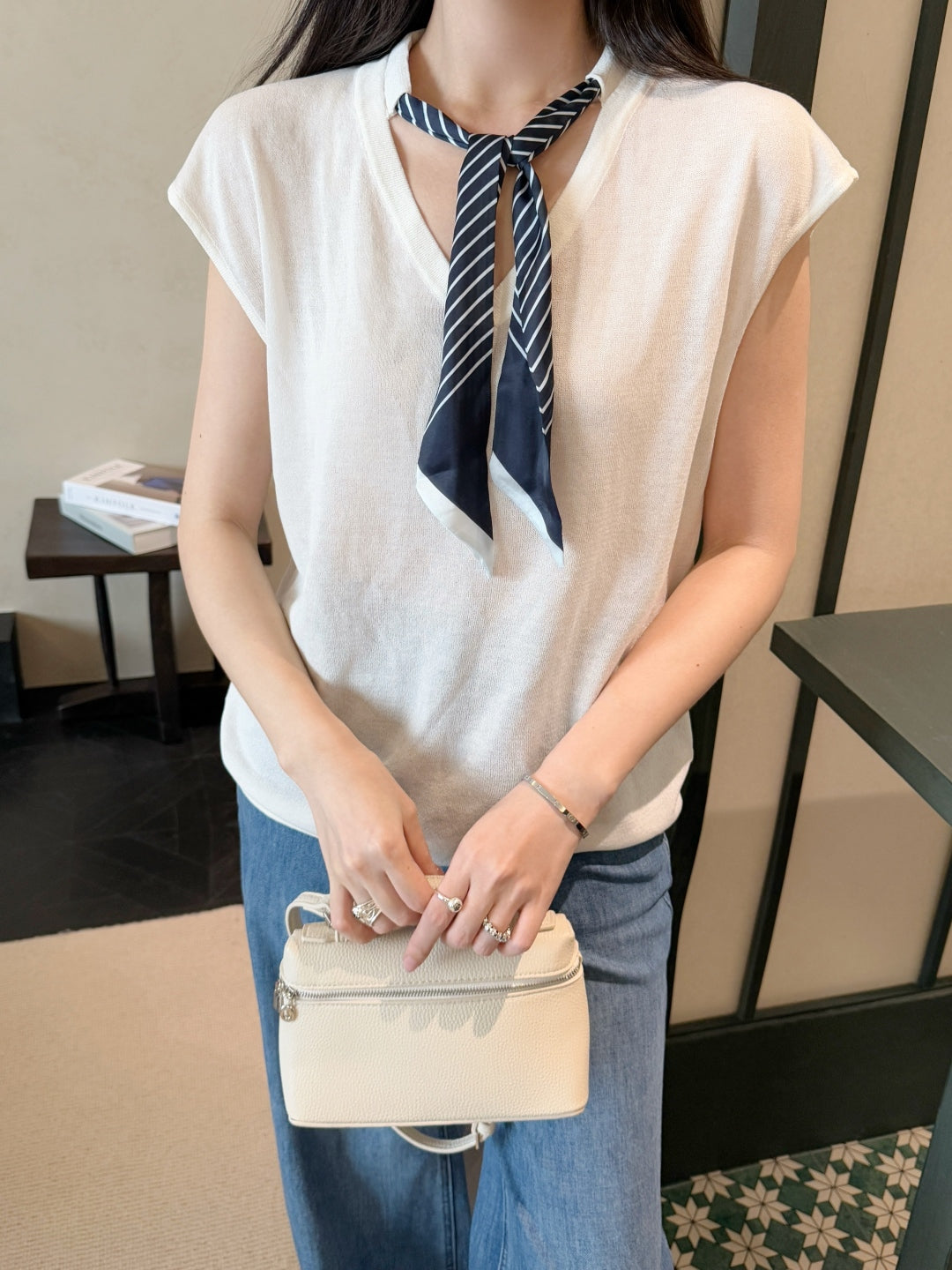 D*r 25ss scraf accent sleeveless sweater