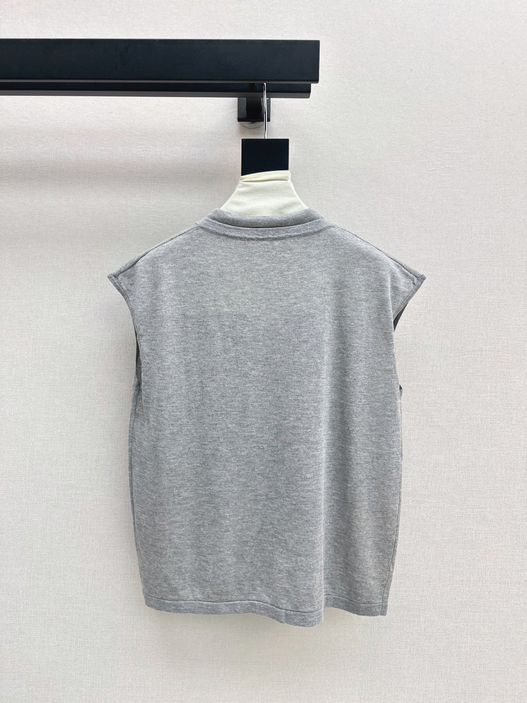 D*r 25ss scraf accent sleeveless sweater