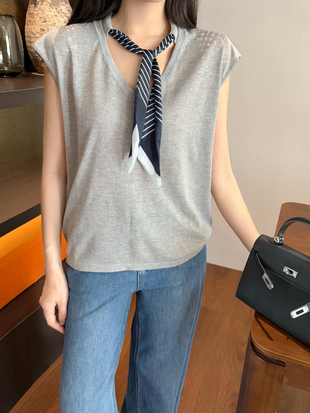 D*r 25ss scraf accent sleeveless sweater