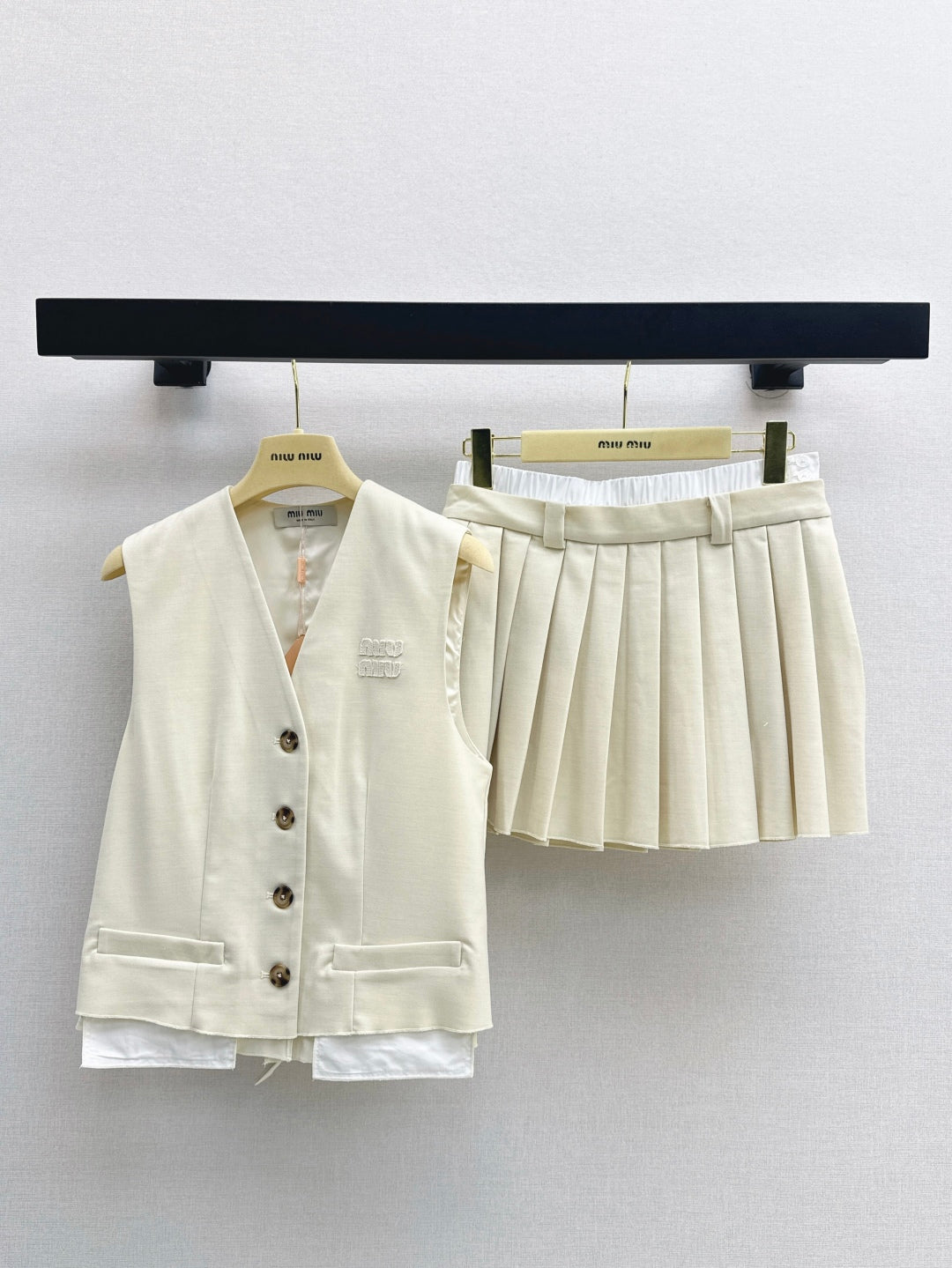 M*u 25ss color-blocked vest