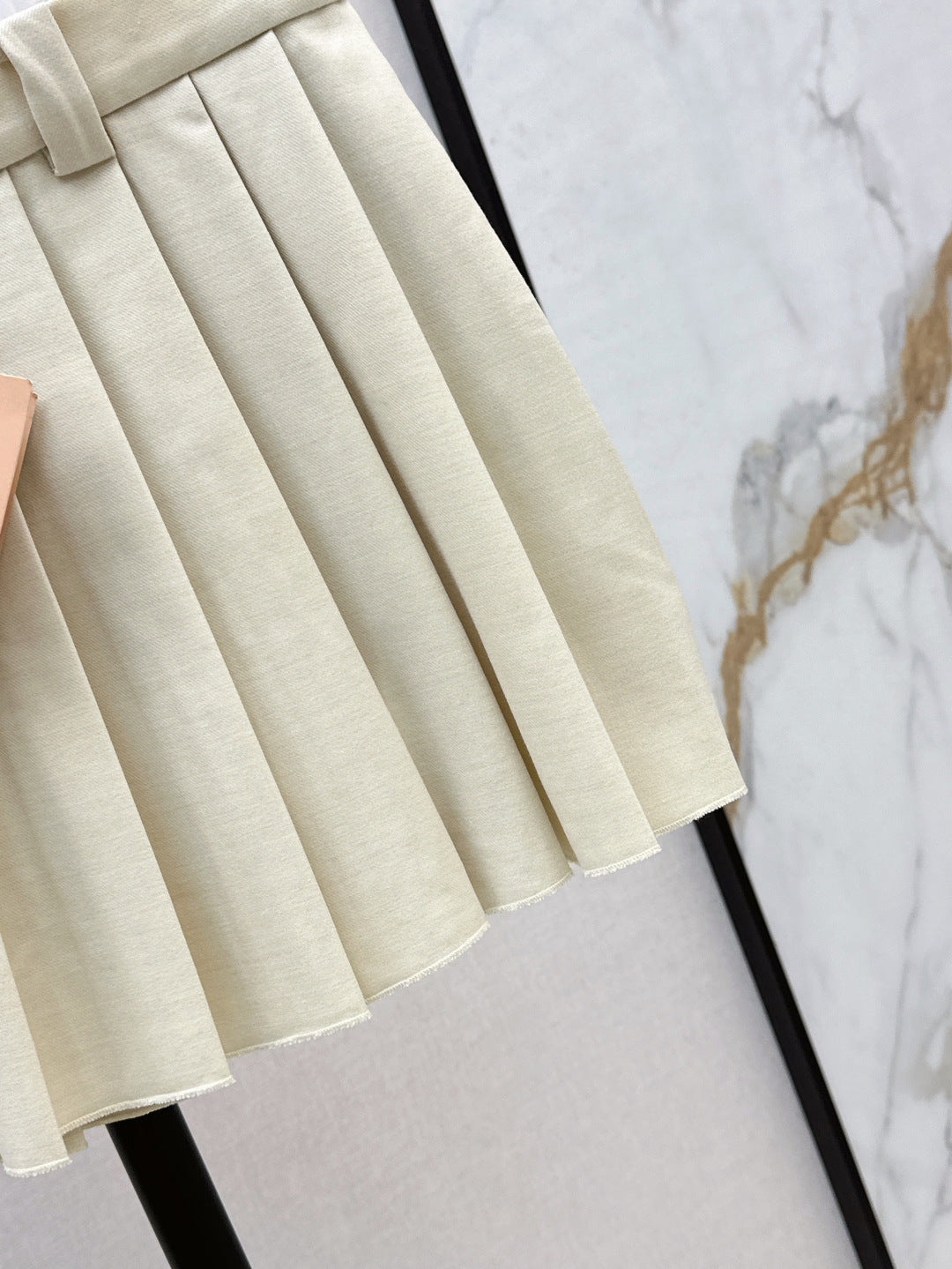 M*u 25ss color-blocked pleated miniskirt