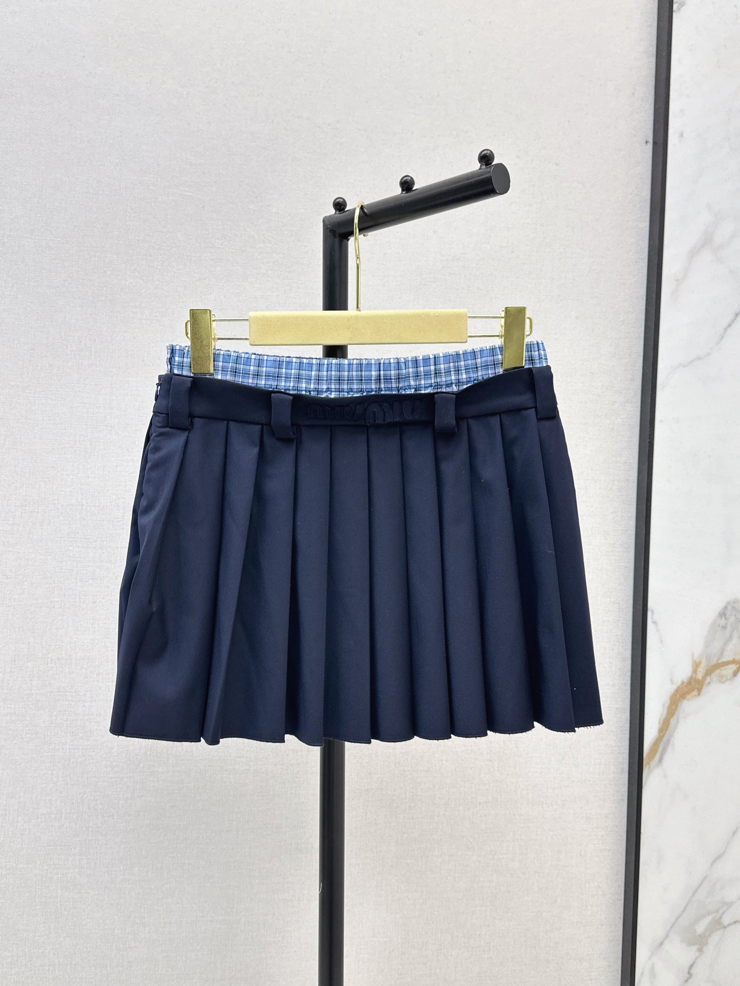 M*u 25ss color-blocked pleated miniskirt