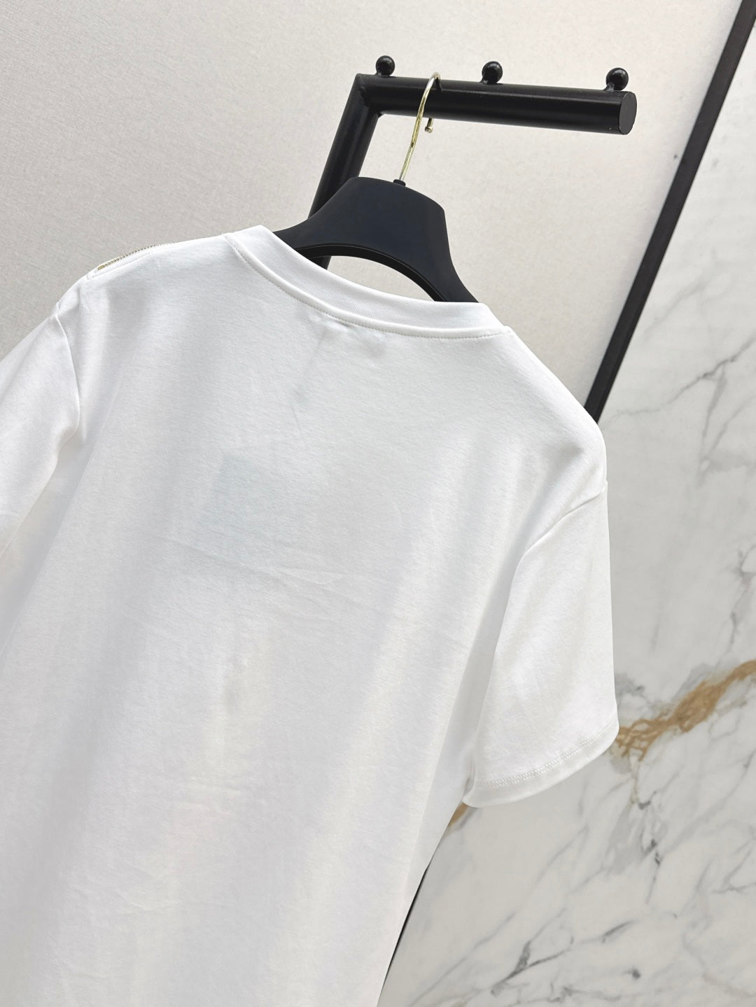 Loui* 25ss Signature Zipper Detail T-Shirt