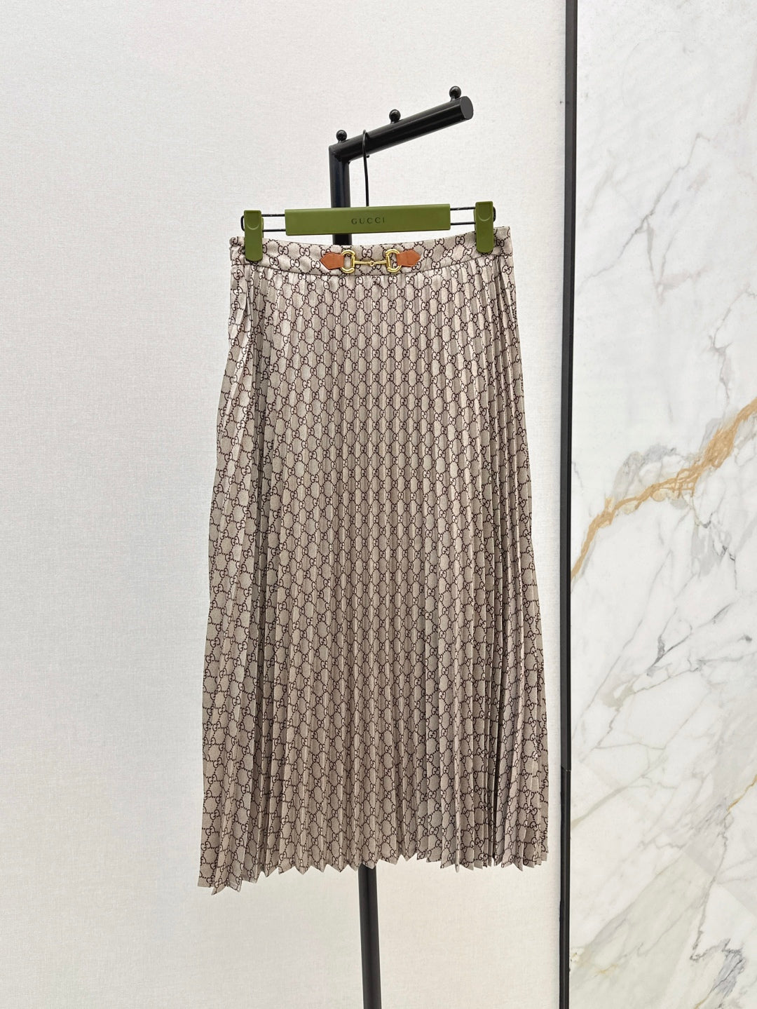 Gu* 25ss GG pleated skirt with horsebit